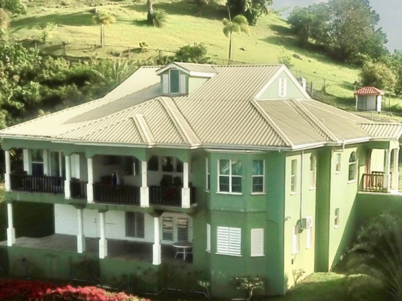 Exterior view of a charming rental property in Scotts Hill, Antigua