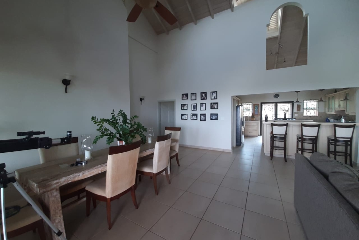 Dining area adjacent to the kitchen in Greencastle home for rent