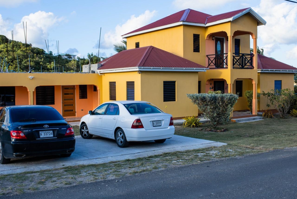 Comfortable living in a fully-furnished 1-bed apartment in Antigua