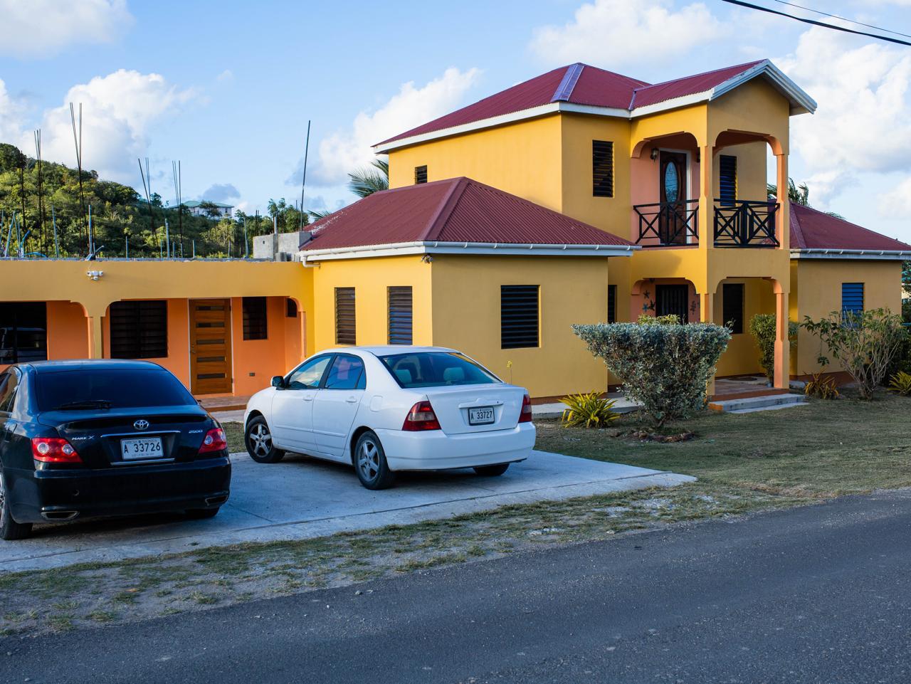 Comfortable living in a fully-furnished 1-bed apartment in Antigua